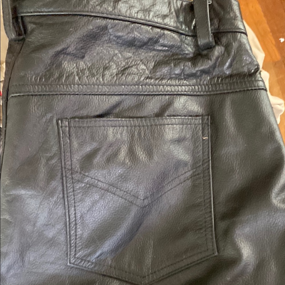 Sleek Black Leather Pants - Picture 3 of 3